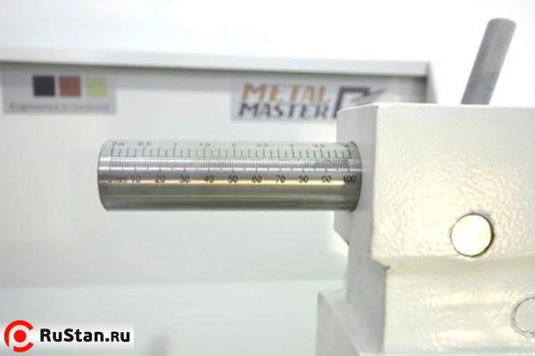 На ходовой винт смонтирован защитный кожух для защиты от стружки. фото №6 METAL MASTER X32100 фото №6