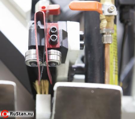 Неподвижная направляющая с роликовыми подшипниками натяжения полотна. Механическая щётка для очистки полотна. фото №6 Stalex BS-170G фото №6