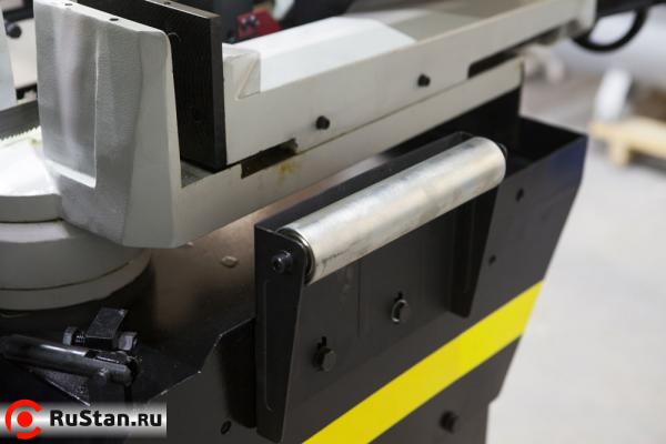 В стандартной комплектации ролик прямой, предназначен для подачи и перемещения заготовок к тискам. фото №11 Stalex BS-260G фото №11