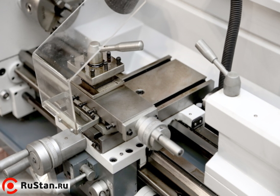 Станок оснащен приводами продольной и поперечной автоподачи. фото №9 Metal Master MASTERTURN 2860G фото №9