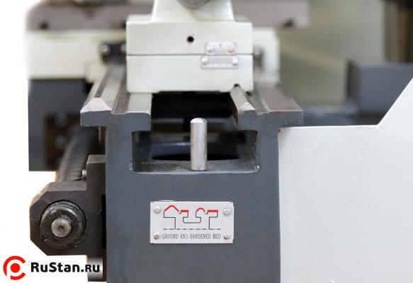 Рекордная в своем классе ширина чугунной станины 135 мм, что значительно увеличивает жесткость работы станка и влияет на точность обработки. фото №10 Metal Master MML 2550V фото №10