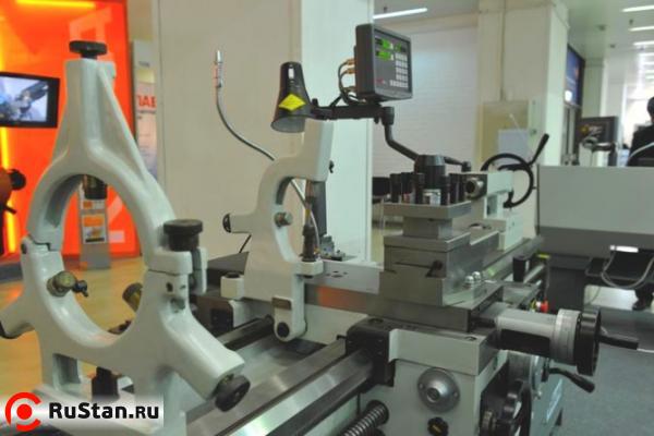 CDS6250 вид со стороны шпиндельной бабки. установлены Подвижный и неподвижный люнеты, устройство цифровой индикации фото №3 CDS6250 вид со стороны шпиндельной бабки. установлены Подвижный и неподвижный люнеты, устройство цифровой индикации фото №3