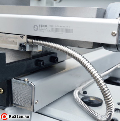 Продольная, поперечная и тонкая продольная подачи оснащены оптическими линейками с точностью позиционирования ±5 мкм. фото №16 METAL MASTER Z51150 фото №16